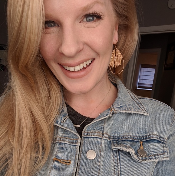 Meet Your Posher: Michelle - Picture 4 of 8